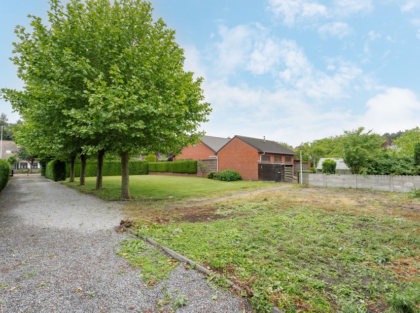 Op zoek naar de ideale plek om jouw droomwoning te bouwen?&lt;br /&gt;
Deze prachtige bouwgrond van 965 m² biedt alles wat je zoekt: ruimte, rust en een uit
