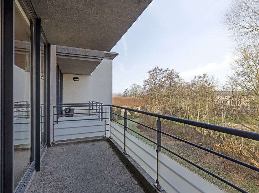 Appartement (deuxième étage) le long de la Raadsherenlaan avec 3 chambres, un espace de vie lumineux, 2 terrasses (12m2) et la possibilité d&#039;acheter u