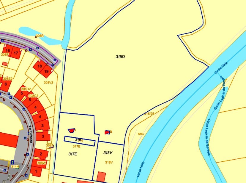 4 kadastrale percelen hooiland gelegen achter Karel Govaertstraat nr 51 en wegenis naar de grond rechts van nr 51 en links van de Grote Nete.&lt;br /&gt;
Ge