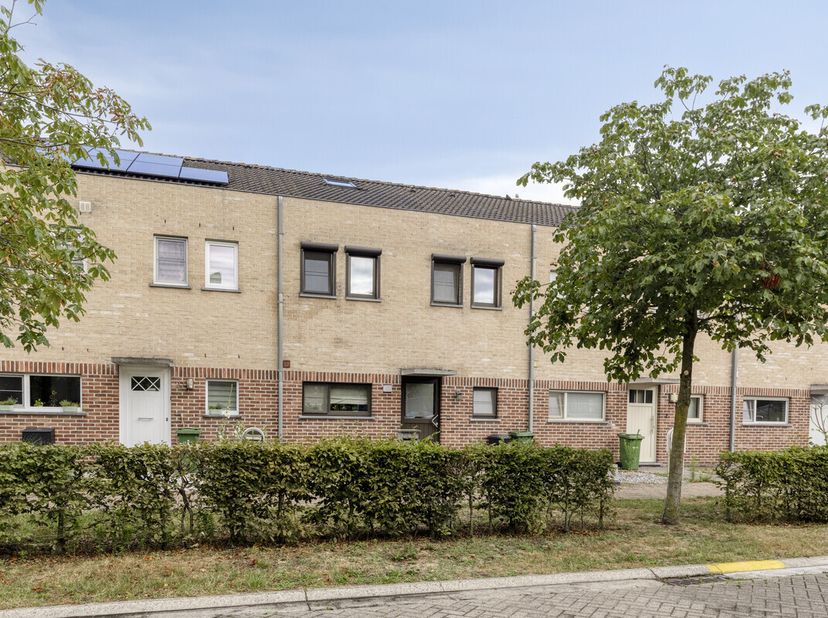 Maison à vendre avec 3 (peut-être 4) chambres à Niel&lt;br /&gt;
Cette maison à vendre à Niel a la disposition suivante: &lt;br /&gt;
rez-de-chaussée: &lt;br /&gt;
- ha