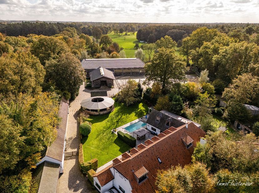 Een echte one-of-a-kind -accommodatie! Dankzij haar ligging vlakbij het centrum van Halle en dicht bij de op-en afrit van de E34, vormt het dé ideale