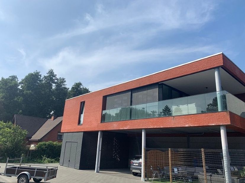 Wenst u meer informatie?&lt;br /&gt;
Gelieve enkel te reageren via mail.&lt;br /&gt;
&lt;br /&gt;
&lt;br /&gt;
Op zoek naar een instapklaar, modern appartement op een toploca