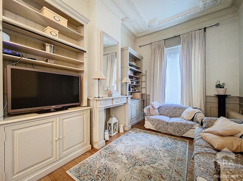 Saint Gilles : Duplex deux chambres avec terrasse et jardin Ce superbe duplex de 100 m² avec jardin privatif de 20 m² offre un cadre de vie unique : h