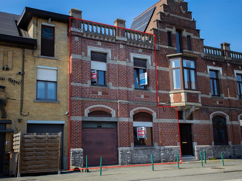 Très bonne maison 3 chambres avec jardin et garage - &lt;br /&gt;
Rez : Accueillant hall d&#039;entrée, lumineux séjour avec espace salon et espace salle à mange