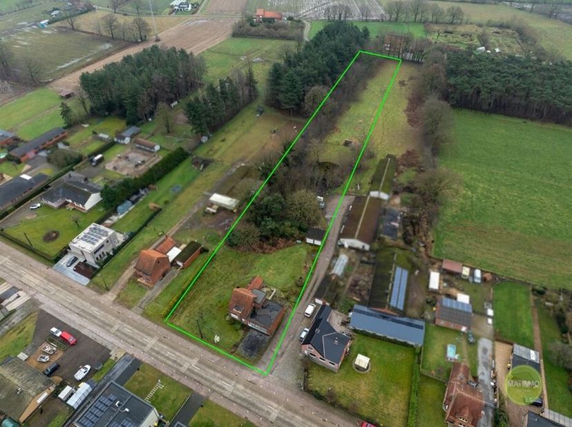Te renoveren open bebouwing op een ruim perceel van 7840 m² in Meerhout&lt;br /&gt;
Deze charmante open bebouwing uit 1955 biedt een unieke kans om een ruim