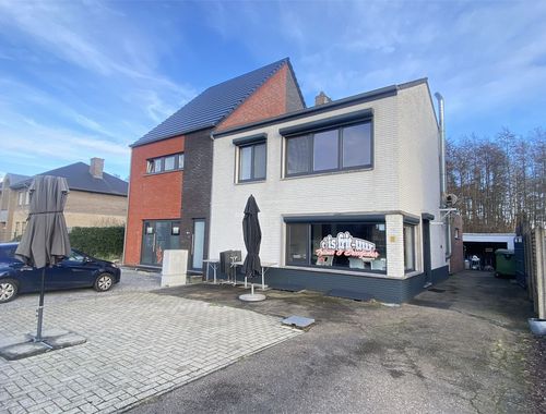                                         Bien commercial avec habitation à vendre à Beverlo, € 295.000
