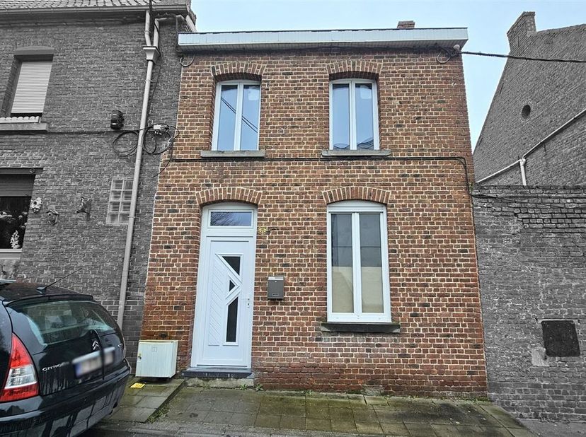 SOUS OPTION - PLUS DE VISITE - Prix: Offre à partir de 135.000 euros, frais d&#039;agence non inclus et à charge de l&#039;acquéreur.&lt;br /&gt;
Chouette maison habi