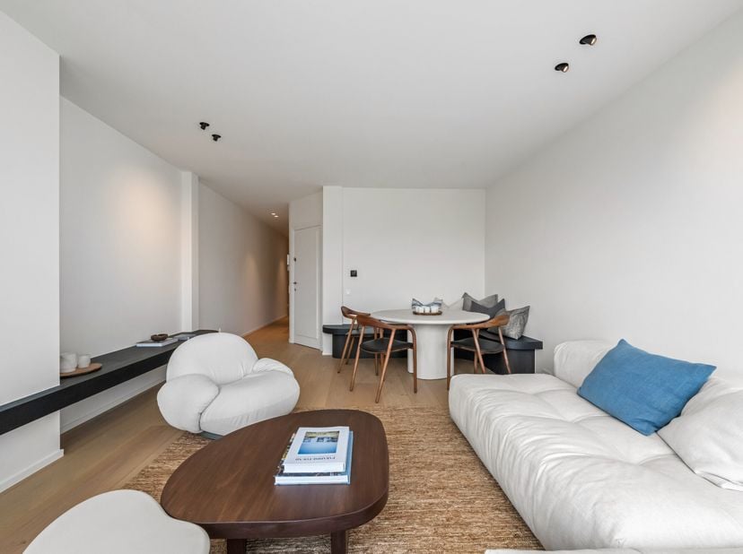 Appartement de trois chambres élégamment rénové avec vue dégagée sur la Kustlaan&lt;br /&gt;
Cet appartement récemment rénové et de haute qualité bénéficie