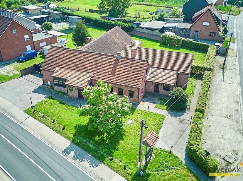 Deze oude hoeve heeft jarenlang dienst gedaan als brasserie en stond lokaal bekend voor haar legendarische pannekoeken en ijscoupes.&lt;br /&gt;
De horecape