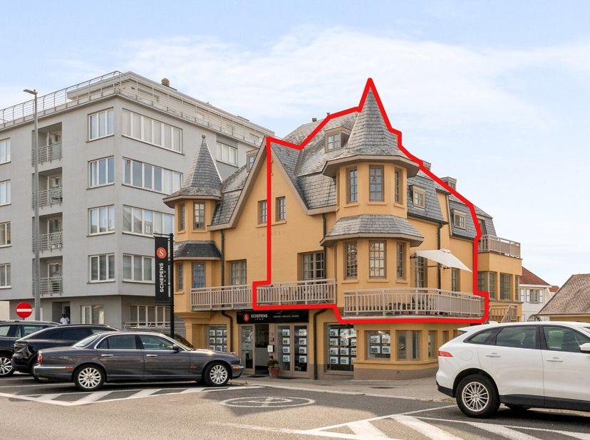 Schitterend appartement in de Concessie van De Haan op 150 meter van het strand.&lt;br /&gt;
Bestaat uit inkom, ruime en gezellige leefruimte met aansluiten