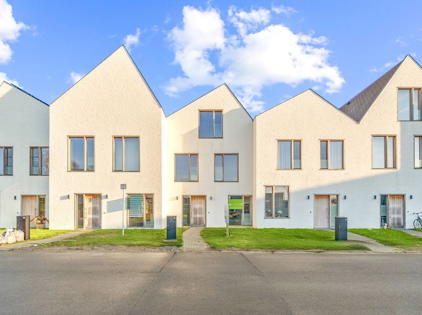 TOPGELEGEN aan de LEIE, ENERGIEZUINIGE NIEUWBOUW ARCHITECTENWONING (architecten Caan) met TUIN, 3 SLK, 2 badkamers. LAATSTE! + 21% BTW. Voorzien van Z