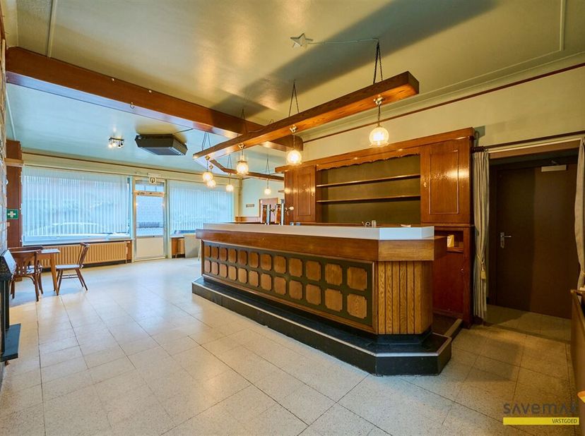 Local commercial avec habitation 254m2 4 sk centre Leopoldsburg&lt;br /&gt;
Idéalement situé dans le centre de Leopoldsburg, sur le marché hebdomadaire, se