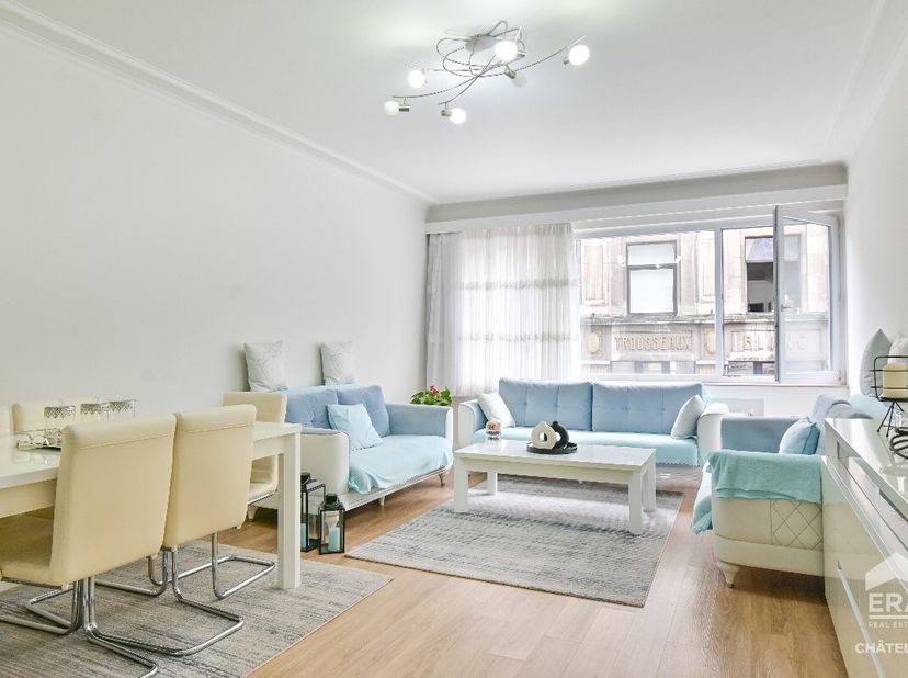 ERA CHATELAIN biedt dit appartement aan met een prachtig potentieel en ideaal gelegen in de Madouwijk in Sint Josse ten Noode met een oppervlakte van