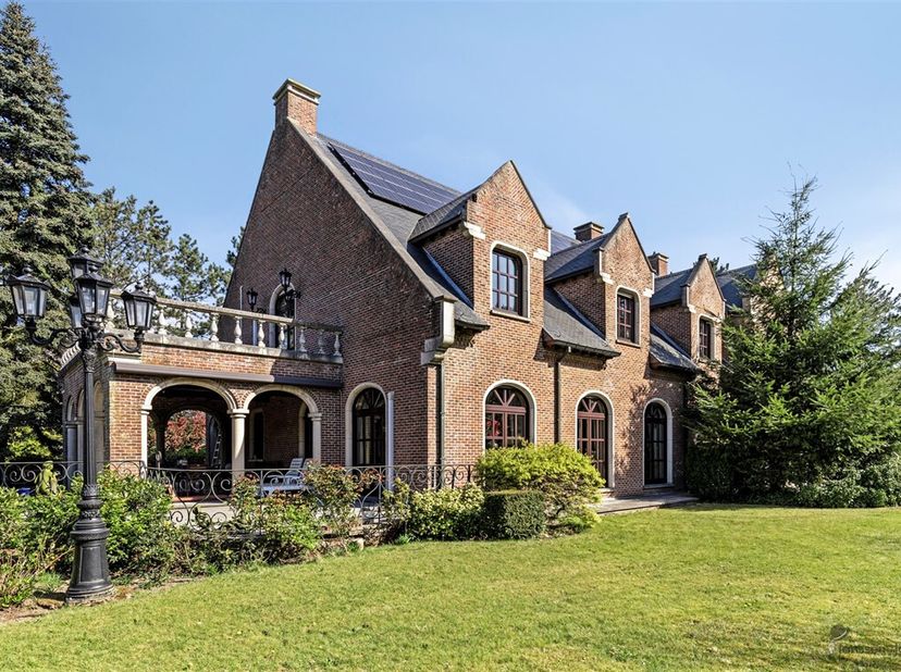 Villa luxueuse avec espace et confort inédits, un joyau unique à Eindhout&lt;br /&gt;
Entrez dans cette villa exceptionnelle d&#039;une surface habitable de pas