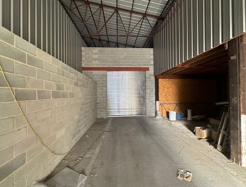                                         Commercieel Gebouw te huur in Seraing, € 700
