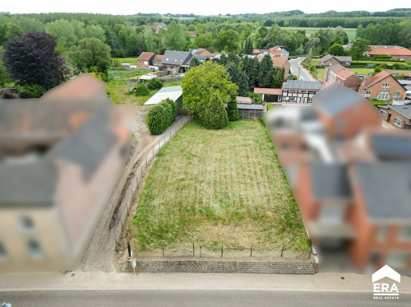 Bouwperceel van maar liefst 8 are 67 ca in het landelijke &#039;s-Herenelderen &lt;br /&gt;
&lt;br /&gt;
De bouwgrond bevindt zich op de verbindingsweg Tongeren - Bilz