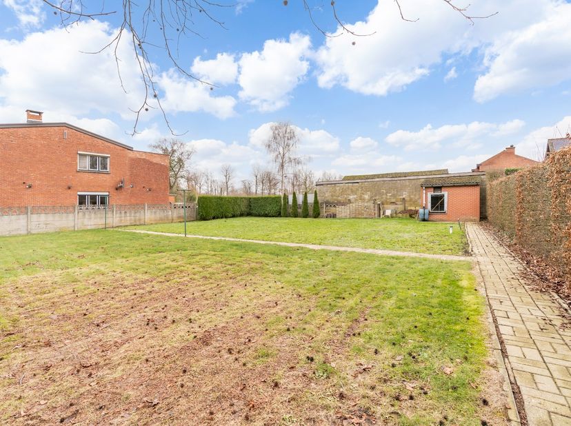 Op zoek naar de perfecte plek om jouw droomwoning te bouwen? Deze bouwgrond in het landelijke Zoutleeuw biedt je alles wat je nodig hebt: rust, een gr