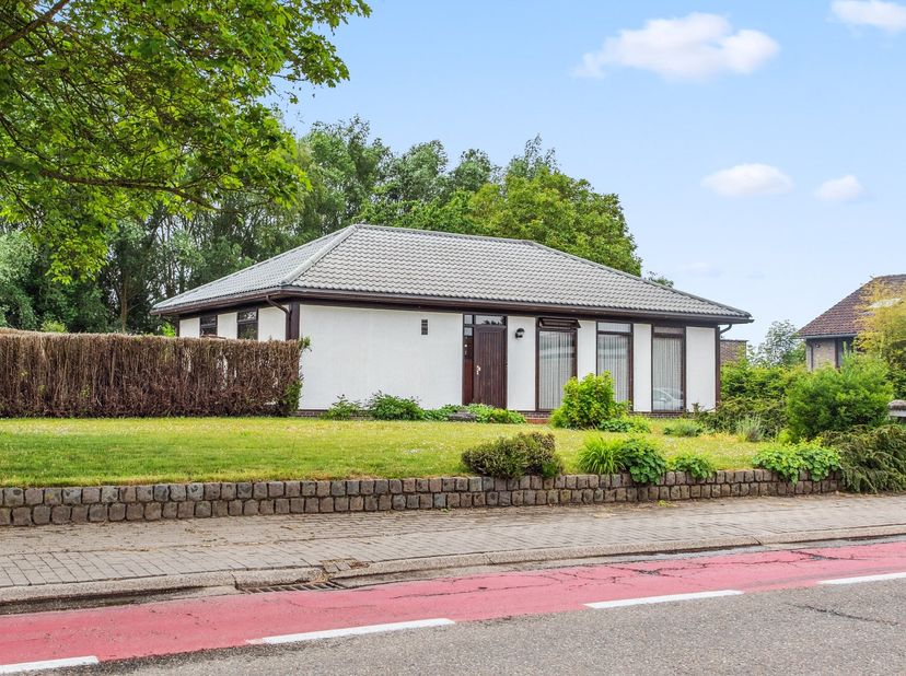 À la recherche d&#039;une maison de plain-pied dans un environnement calme et verdoyant ? Alors, cette charmante maison préfabriquée située au Ganzendries