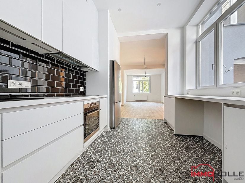Allée des Colzas, à proximité du Quartier Saint-Julien et de toutes les facilités, dans une petite rue sans trafic, grande maison entièrement rénovée