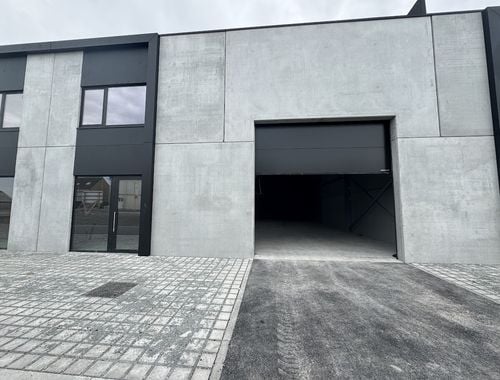                                         Entrepôt sans bureau à louer à Oudenburg, € 1.070
