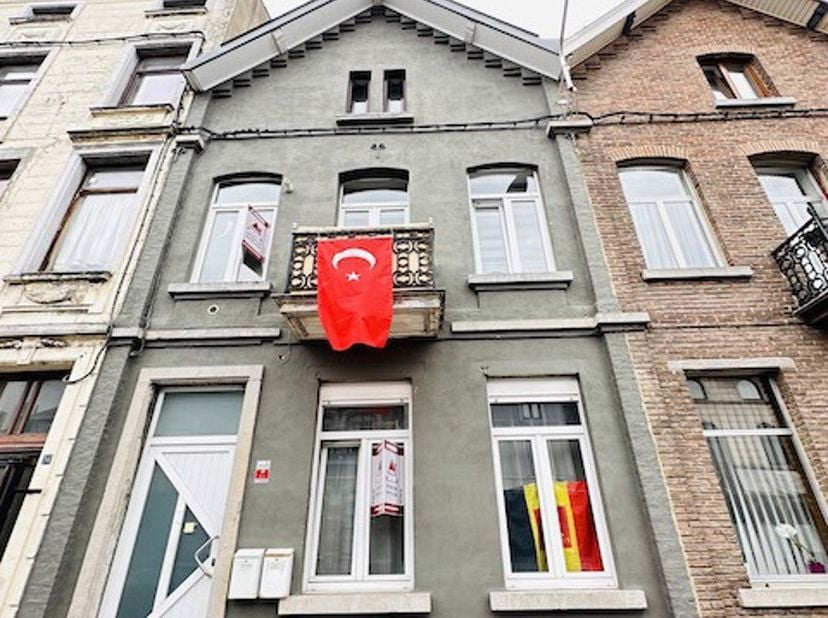 Marchienne-au-Pont - immeuble de rapport de deux appartements (en ordre d&#039;urbanisme) comprenant au rez, un salon, une cuisine équipée, une chambre, un