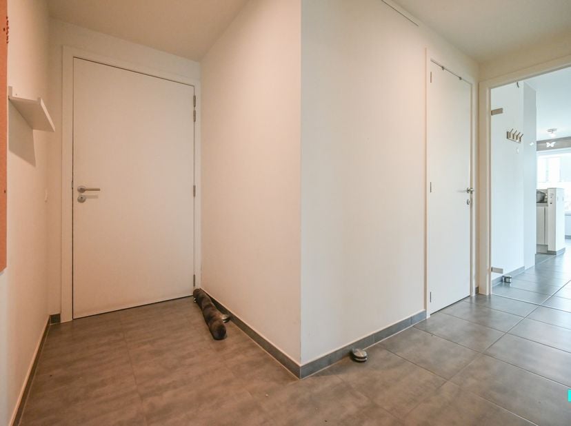Dit energiezuinig tweeslaapkamer appartement bevindt zich op de gelijkvloerse verdieping van residentie &#039;Kouterpark&#039; en heeft een bewoonbare oppervlak