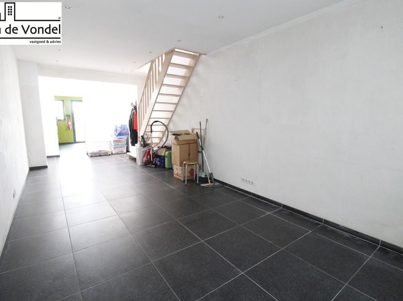 Volledig Gerenoveerde Woning met 3 Slaapkamers, EPC B en 16 Zonnepanelen in Geraardsbergen&lt;br /&gt;
Op zoek naar een energiezuinige en instapklare woning