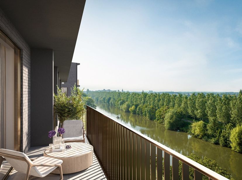 Découvrez le charme unique de ce magnifique appartement de 2 chambres au 3ème étage, caractérisé par son espace de vie traversant. Avec non pas un, ma
