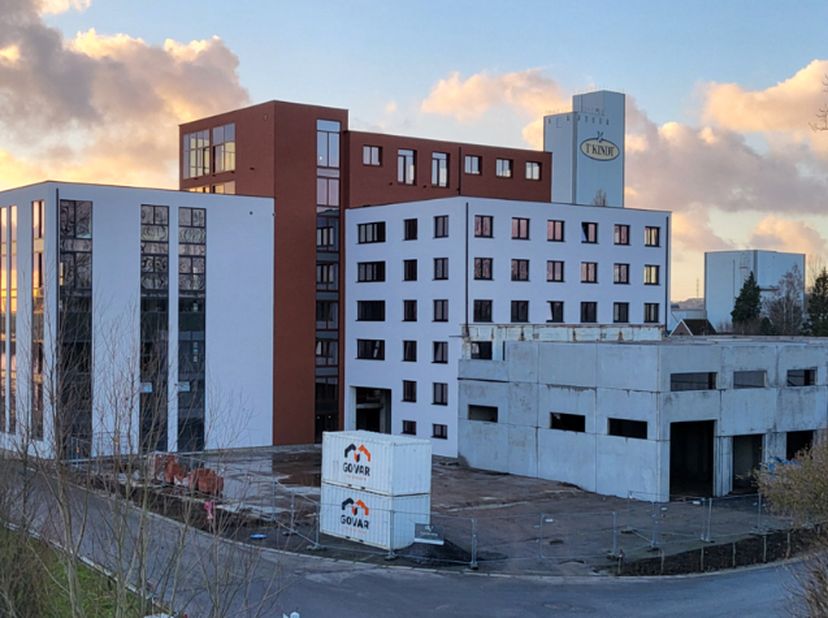 Ontdek dit exclusieve kantorencomplex met een moderne, doch authentieke architectuur. Dit project combineert twee luxueuze penthouses met meerdere in