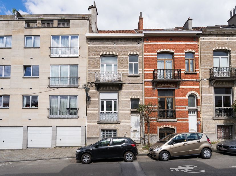 WATERMAAL-BOSVOORDE, tussen de Drie Linden en het Keymplein, aangename WONING (4slk/1bureau/2badk) van ±227m² gebouwd op een perceel van 1a60ca met TU