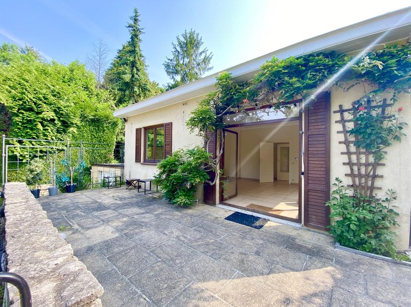 VICTOIRE-JUNOT vous propose à Uccle/Prince d&#039;Orange, charmante petite villa très lumineuse de type provençale de 140 m² sur un terrain de 11 ares plei