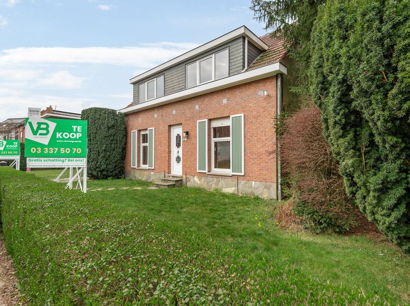 Te renoveren woning met veel potentieel op een gunstige ligging te Lint&lt;br /&gt;
&lt;br /&gt;
Deze karaktervolle woning met mogelijkheden is gelegen in het cen