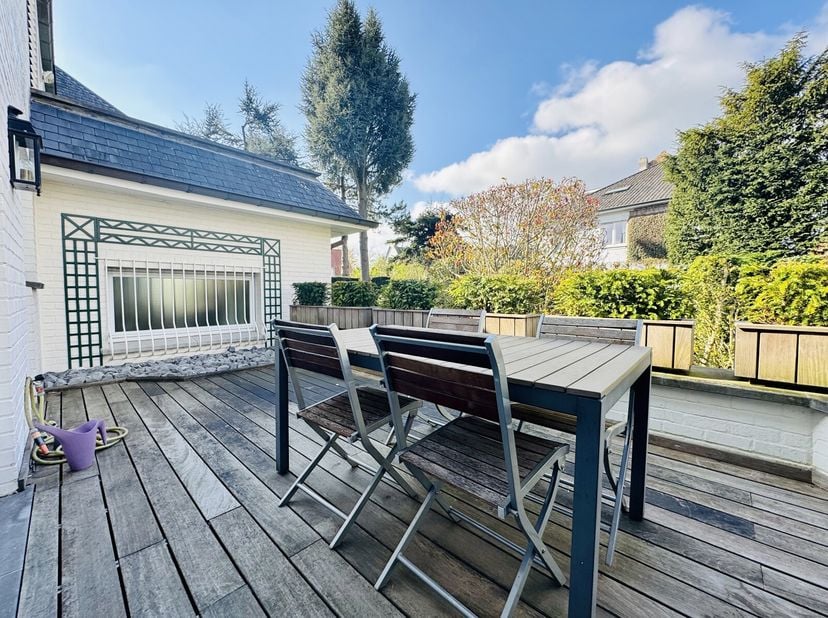 Ukkel, buurt Fort Jaco, prachtig triplex appartement van 209 m2  met terras 19,5m², waaronder een mooie woonkamer van 56,50m² met open haard, volledig