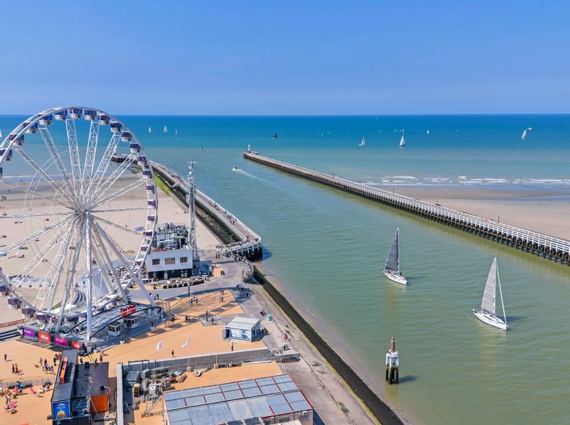 Riant appartement te koop te Nieuwpoort, Paul Orbanpromenade 4. Met zijn vijf terrassen geniet u van een magnifiek open zicht op zee, de Havengeul als