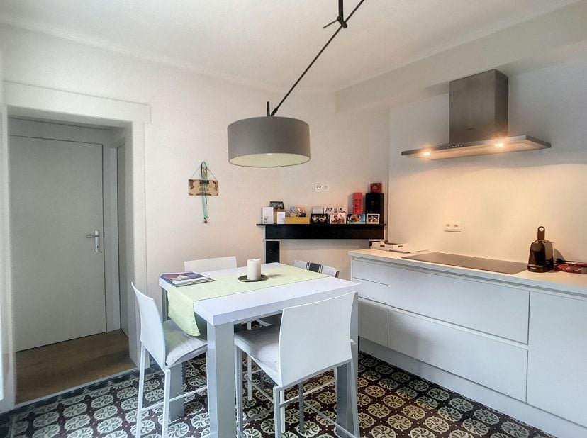 Maison meublée à louer avec 2 chambres et terrasse dans le centre de Bruges. La maison est située à proximité des commerces, des restaurants, des tran