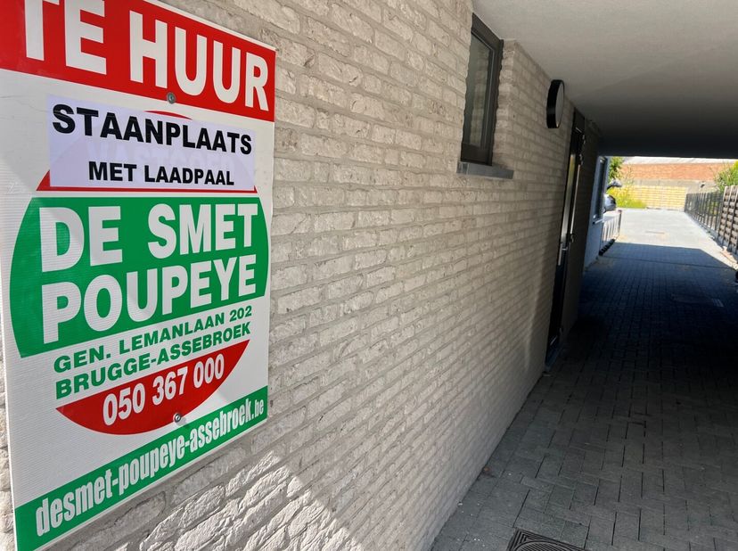 Garage à louer
                    à 8200 Sint-Andries