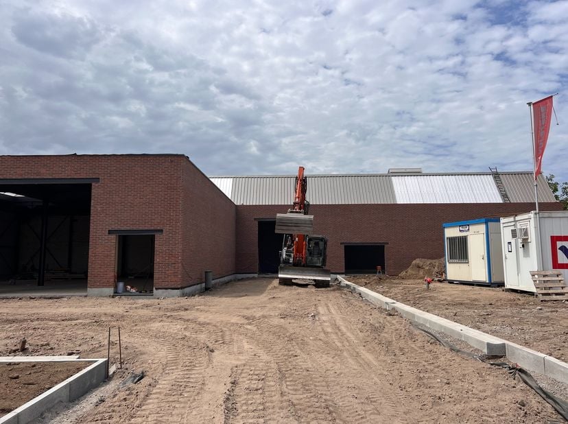 Op de hoek van de Bieststraat en de Nerenweg te Kalken, wordt KMO-park &#039;De Weverij&#039; ontwikkeld. Dit nieuwe, reeds vergunde, KMO-park bestaat uit 30 ca