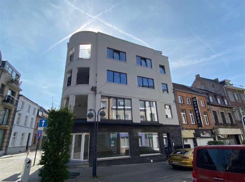Bien professionnel à louer
                    à 9400 Ninove