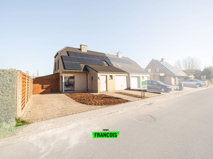 Recente HOB met EPC B en 16 Zonnepanelen (+groenestroomcertificaten) in Oudenburg&lt;br /&gt;
Rustig gelegen halfopen bebouwing in kindvriendelijke wijk  Ho