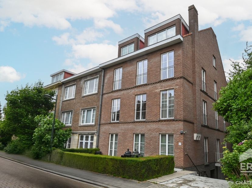 Sint-Pieters-Woluwe: Opbrengsteigendom met tuin te koop, gelegen in de gegeerde wijk Vogelzang.Gelegen op een steenworp van het Woluwepark, zal dit ge