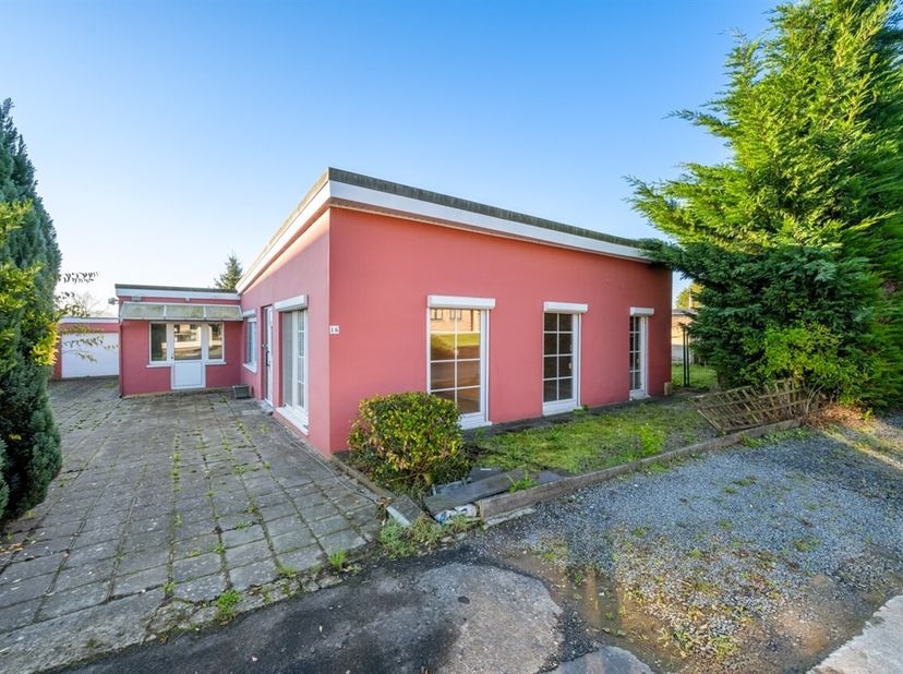 TOPPER!!! Schrijf je in voor een bezoek voor deze unieke en rustig gelegen  bungalow...&lt;br /&gt;
In het landelijke Denderwindeke bevindt zich deze te ren