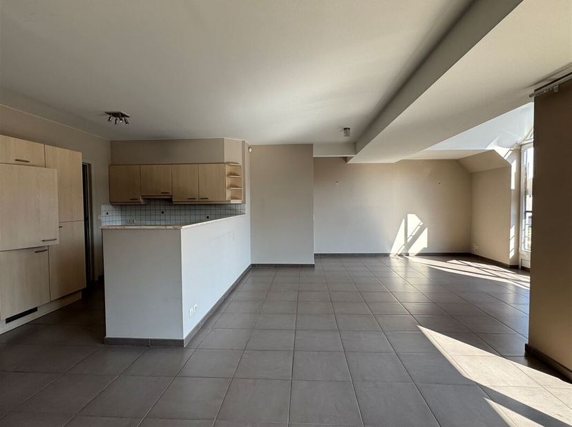 Découvrez ce charmant appartement situé au coeur d&#039;Alost. Cette propriété offre deux chambres spacieuses et une salle de bain moderne, parfaite pour u