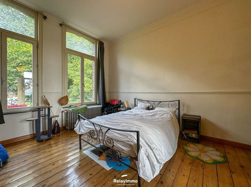 Grote, lichte studio van 52 m² gelegen aan de Avenue de Maire, op slechts een paar honderd meter van de snelwegen.&lt;br /&gt;
Lichte woonkamer met zit/slaa