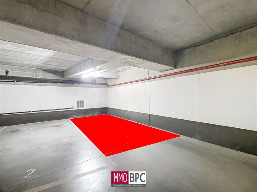 Gelegen in Sint-Joost-Ten-Node, bieden we een parkeerplaats in de kelder. Het is perfect gelegen, biedt directe toegang tot de hoofdwegen en ligt dich