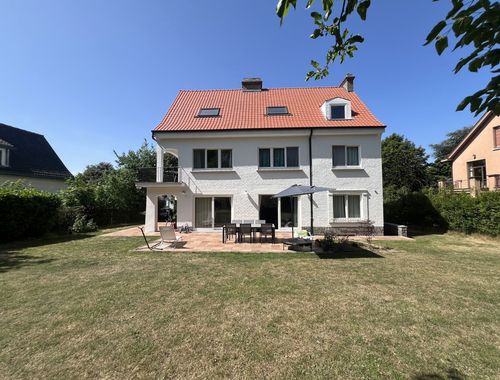                                         Villa à louer à Uccle, € 3.700
