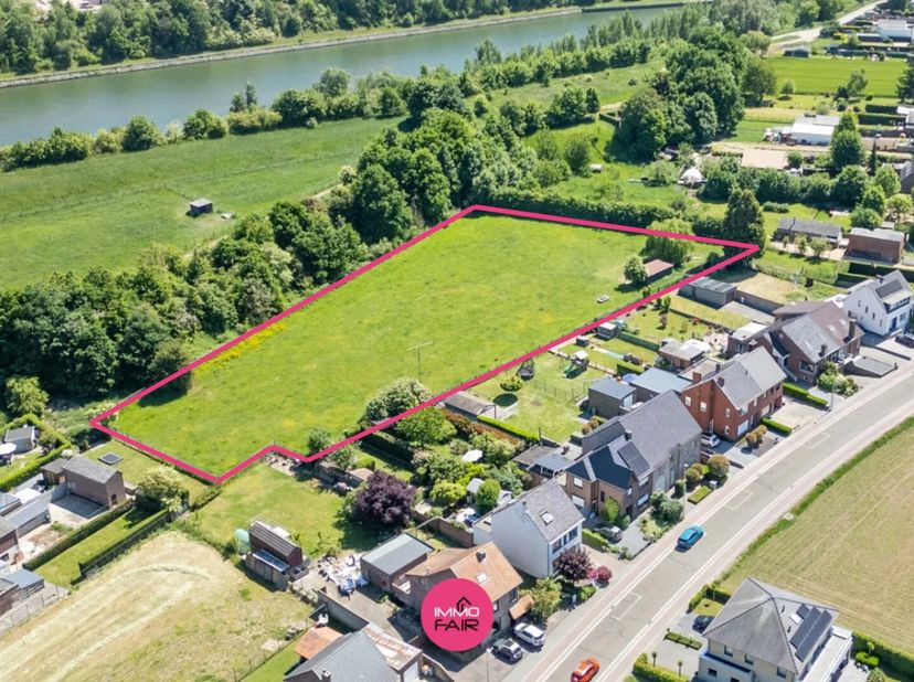 Terrain à vendre
                    à 3620 Veldwezelt