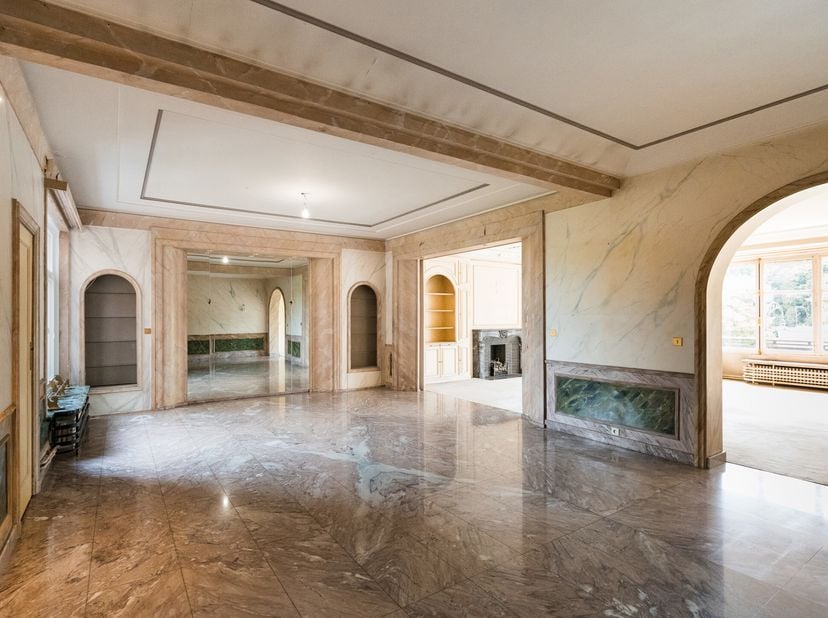 BRUXELLES, sur la prestigieuse av. Franklin Roosevelt, superbe APPARTEMENT (4ch/2sdb) de ±280m² (surface PEB) avec Parking (en option : 25.000euro) et