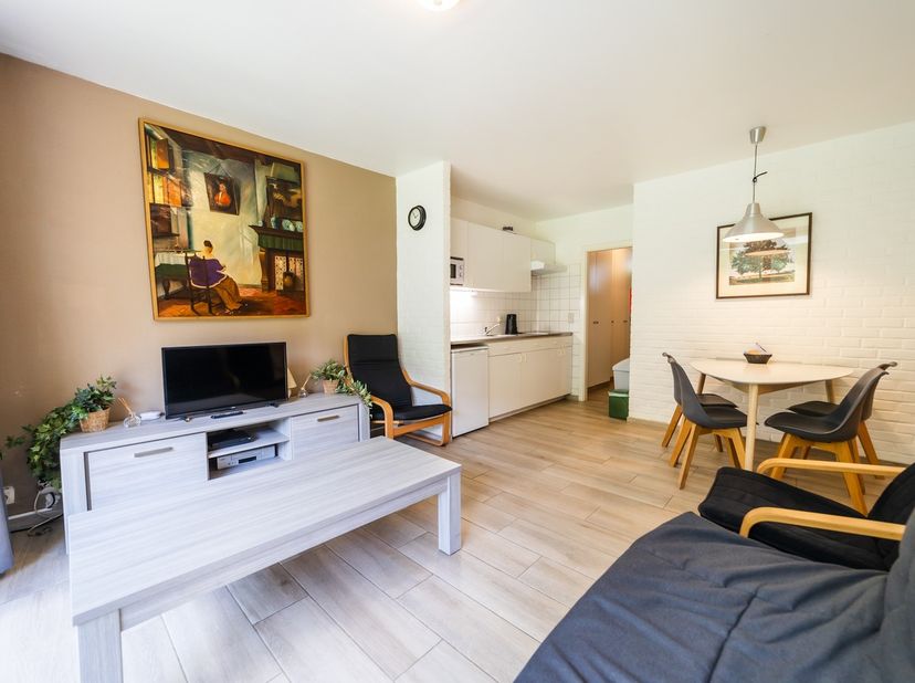Le bureau Antoine Immobilier de Stavelot à la plaisir de vous proposer à la vente cet appartement de vacances situé dans le domaine Long Pré à Stavelo