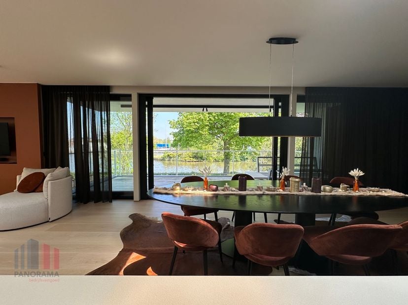 De woning met loods maakt deel uit van de bedrijvensite ’t Saspark te Wielsbeke.&lt;br /&gt;
Vlot bereikbaar dankzij de ligging op amper +/- 3 km van de Gen