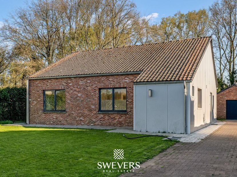 Voor meer info en fotos, surf naar www.swevers.be  In een rustige woonwijk van Heusden-Zolder, vlak bij de Vijvers van Terlaemen, vind je deze volledi